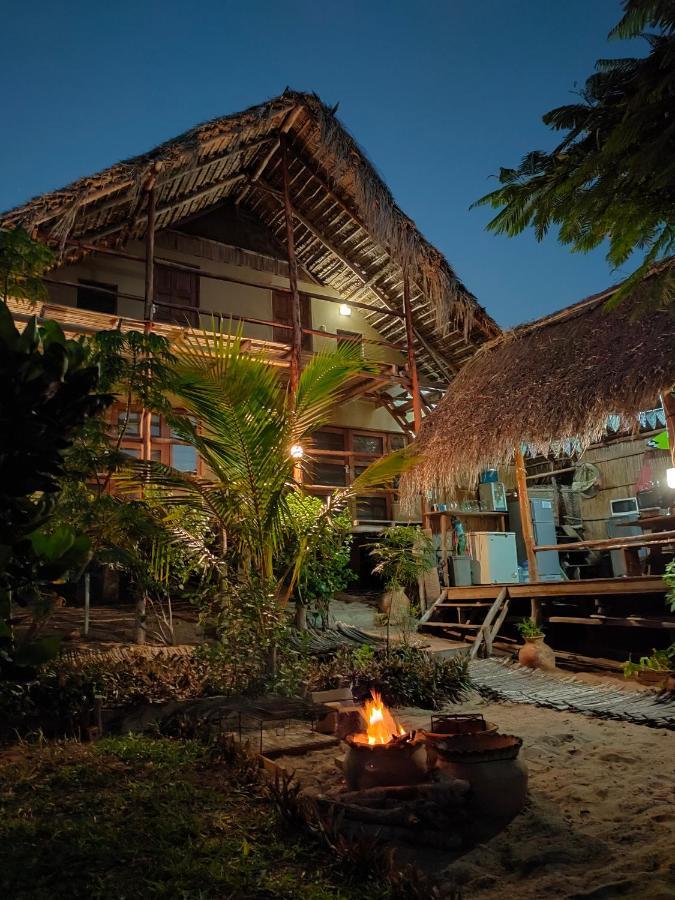 Casa Surf Lodge - Praia do Tofo エクステリア 写真